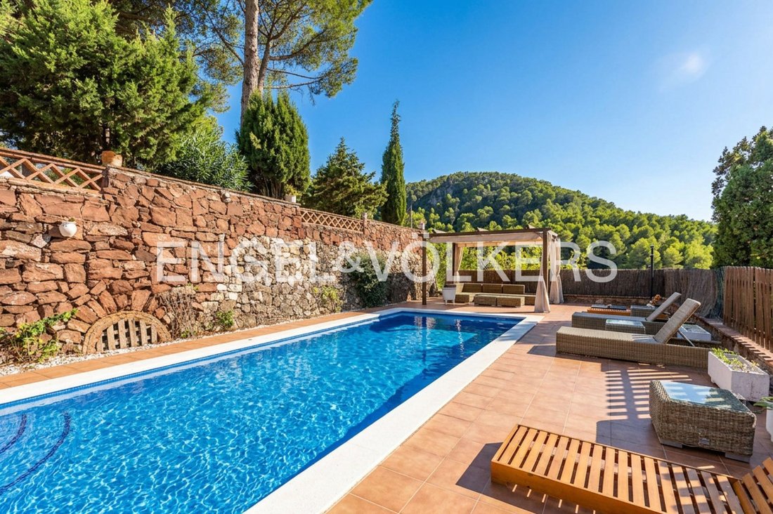 Villa in Castellvi de Rosanes, Catalonia, Spain 2 - 18926867