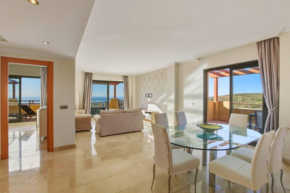 Penthouse in Benahavis, Andalusia, Spain 2 - 18927071