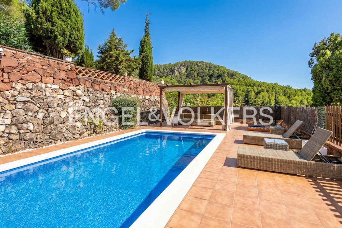Villa in Castellvi de Rosanes, Catalonia, Spain 3 - 18926867