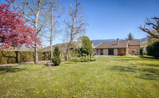 House in Brie-et-Angonnes, Auvergne-Rhône-Alpes, France 1