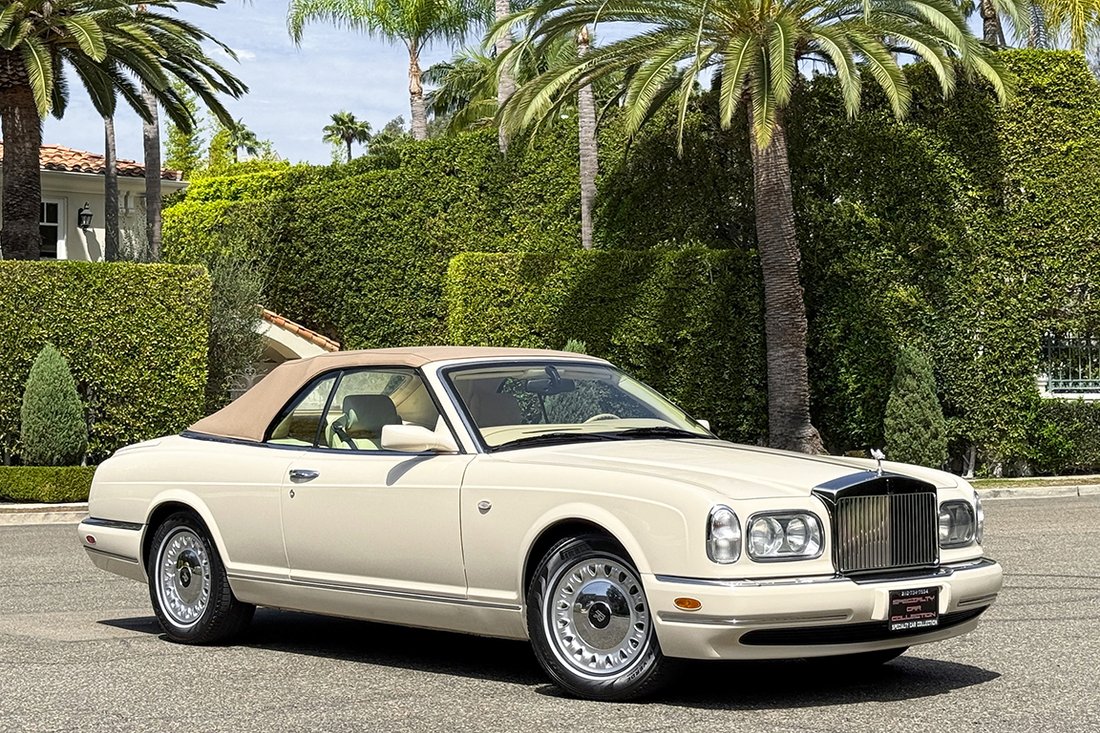 Cabriolet in West Hollywood, CA, United States 3 - 18924814