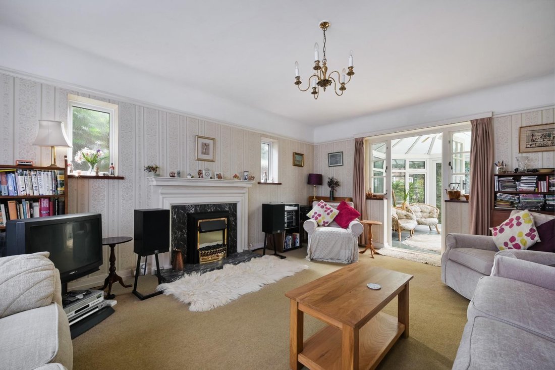 House in Epsom and Ewell, England 3 - 18928491