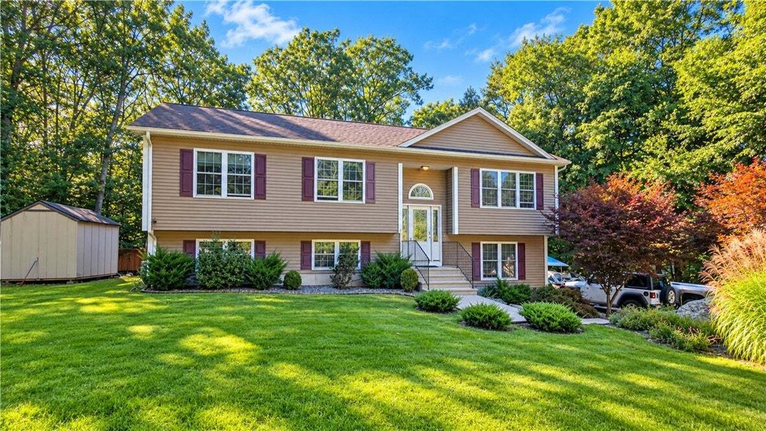 House in Burrillville, Rhode Island, United States 1 - 18928238