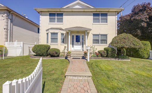 House in Mineola, New York, United States 1