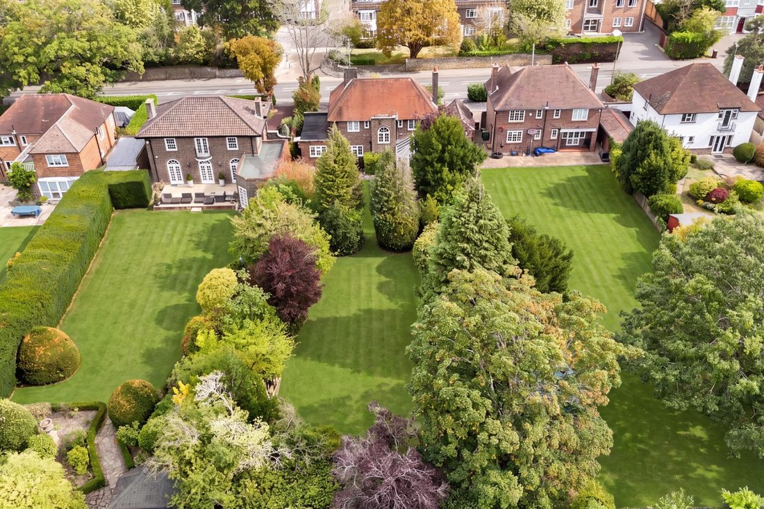 House in Epsom and Ewell, England 2 - 18928491
