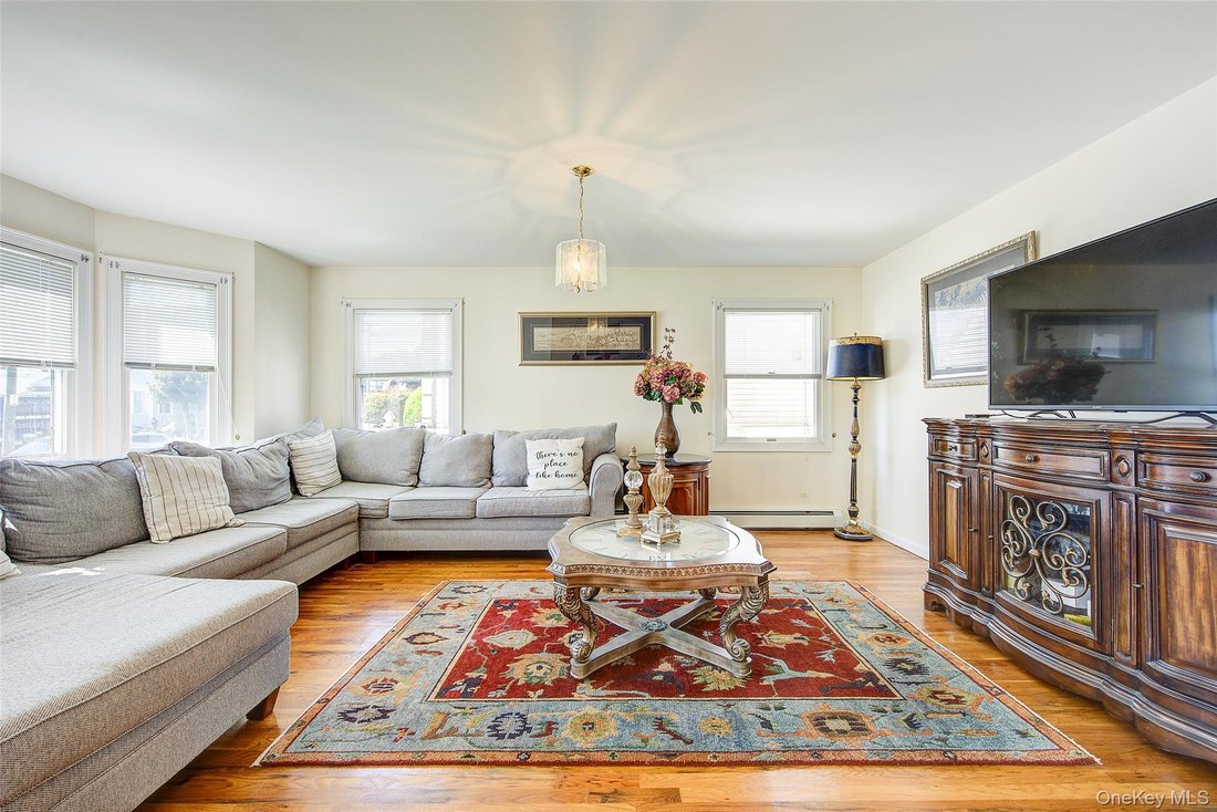 House in Mineola, New York, United States 3 - 18928317