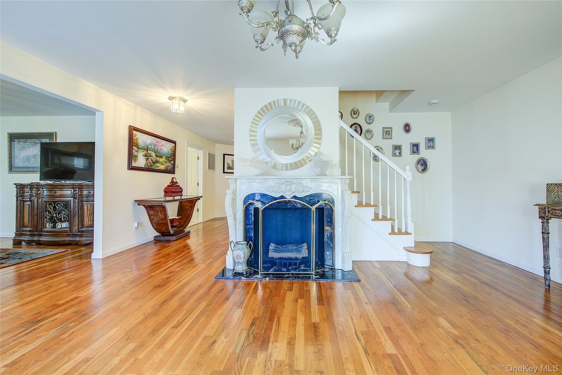 House in Mineola, New York, United States 5 - 18928317