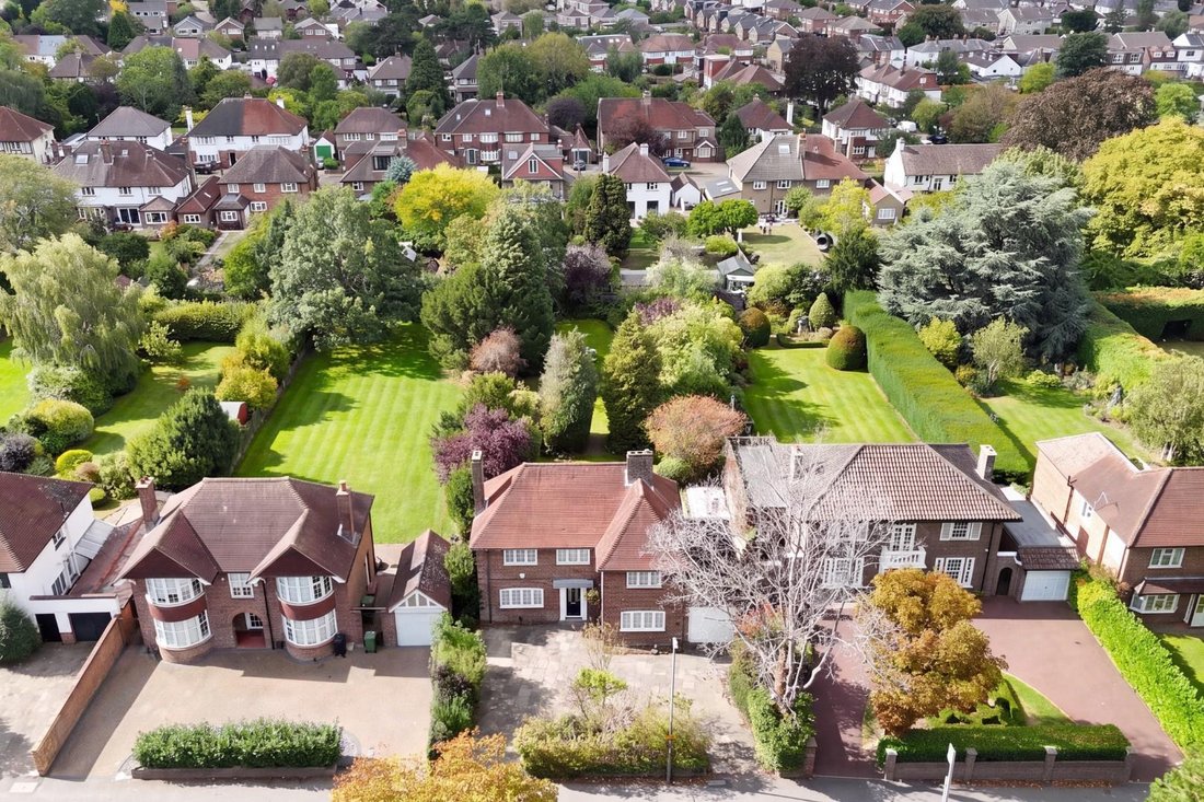 House in Epsom and Ewell, England 1 - 18928491