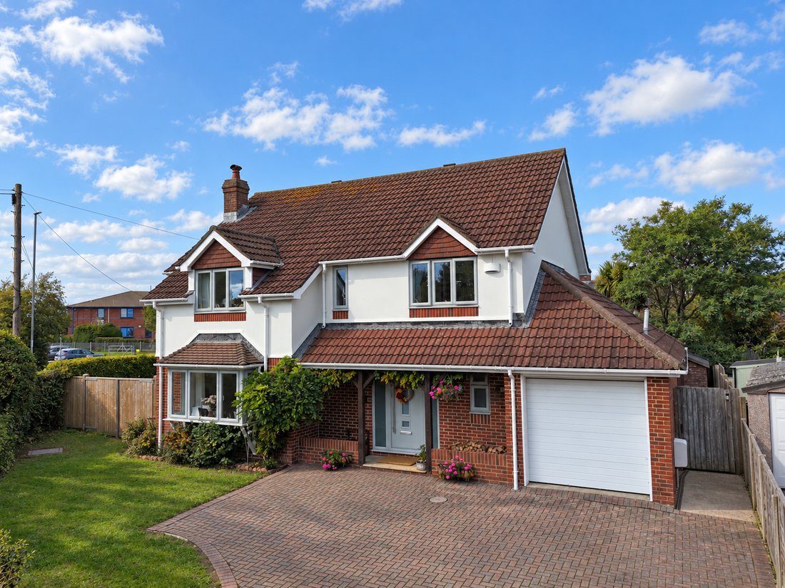 House in Christchurch, England 1 - 18928534