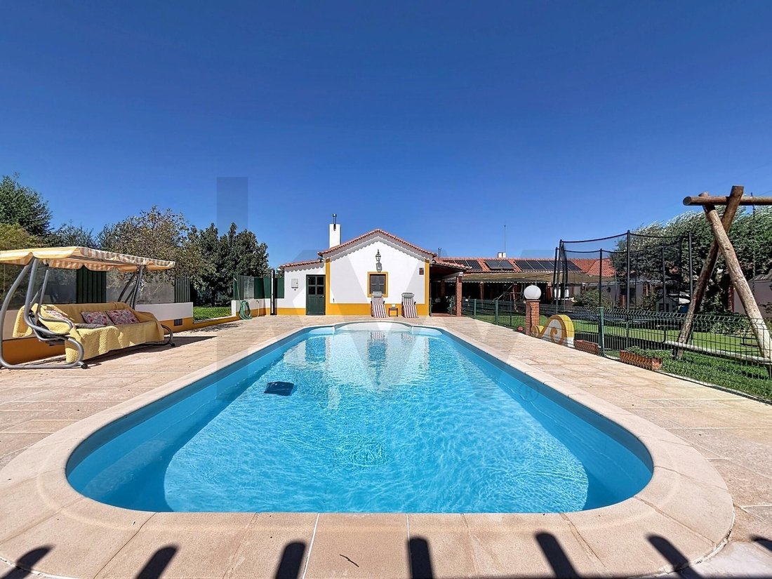 Townhouse in Povoa da Isenta, Santarem District, Portugal 1 - 18497534
