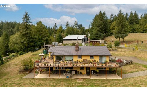 House in Myrtle Point, Oregon, United States 1