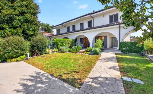 Villa in Arese, Lombardy, Italy 1