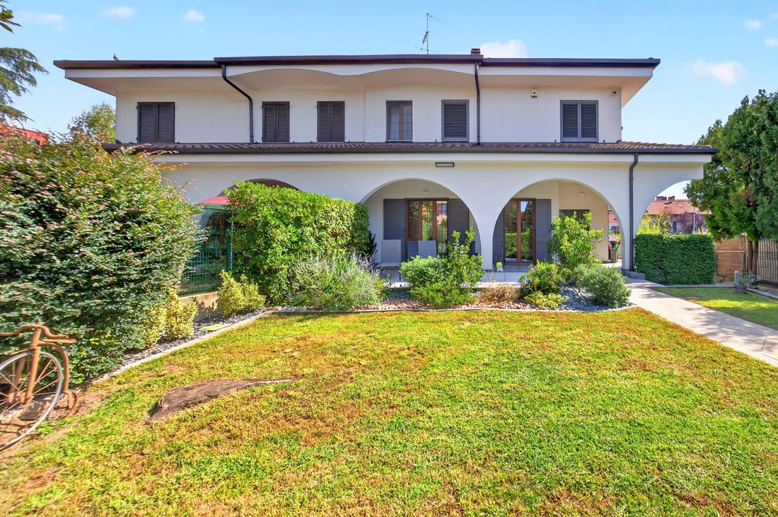 Villa in Arese, Lombardy, Italy 2 - 18928522