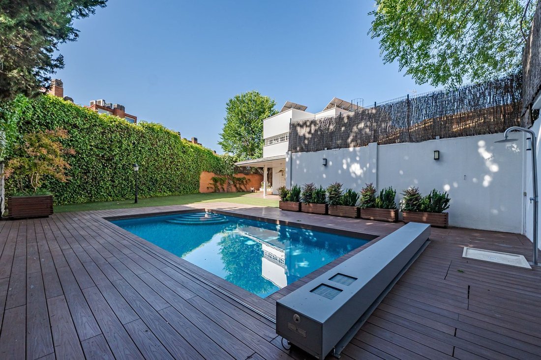 Villa in Fuencarral-El Pardo, Madrid, Spain 1 - 18928779