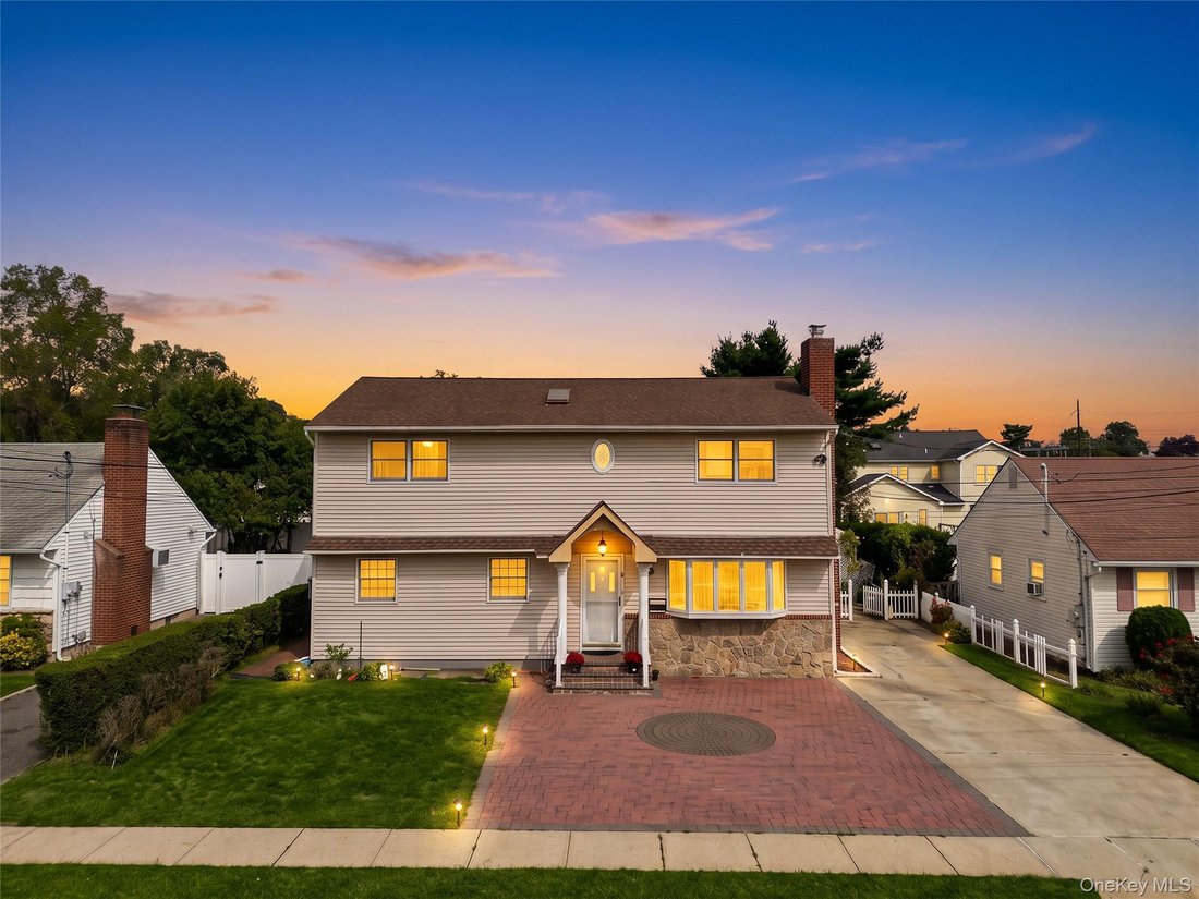 House in Hicksville, New York, United States 1 - 18928493