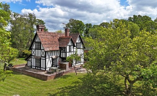 House in Brockenhurst, England 1