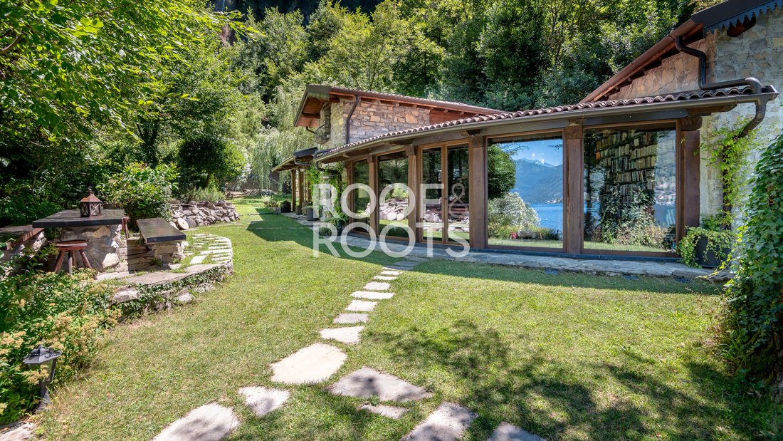 Villa in Como Borghi, Como, Lombardy 1 - 18929653