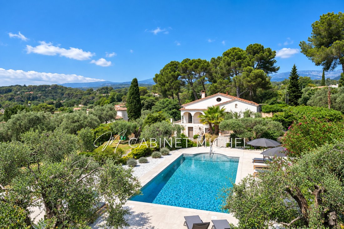 Villa in Nord, Roquefort-les-Pins, France 1 - 18403946