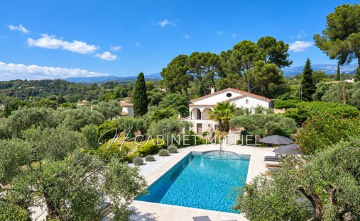 Villa in Nord, Roquefort-les-Pins, France 1