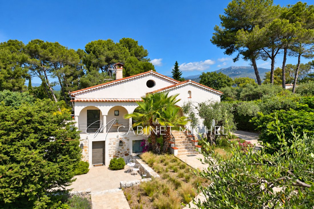Villa in Nord, Roquefort-les-Pins, France 2 - 18403946
