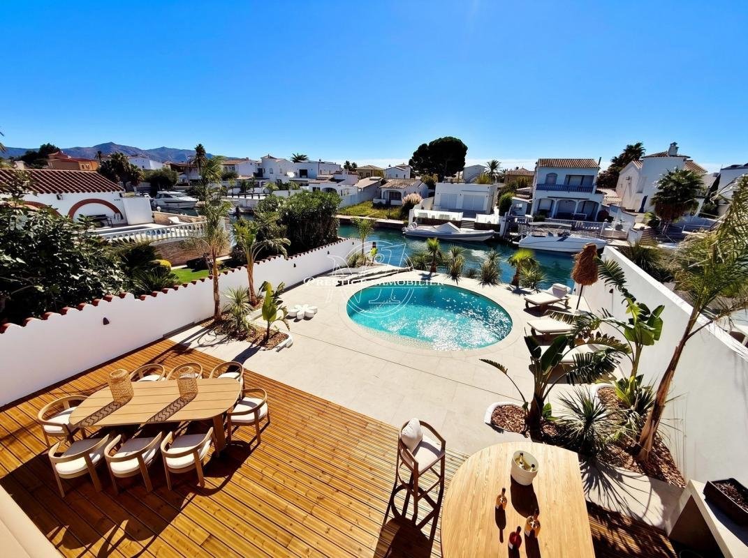 Villa in Empuriabrava, Catalonia, Spain 2 - 16544666