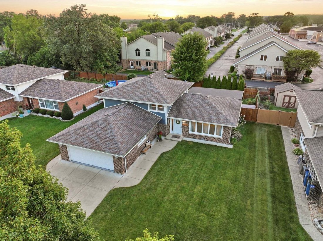 House in Palos Hills, Illinois, United States 1 - 18928693