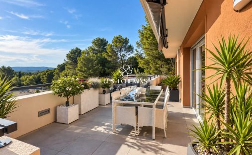 Apartment in Châteauneuf-le-Rouge, Provence-Alpes-Côte d'Azur, France 1