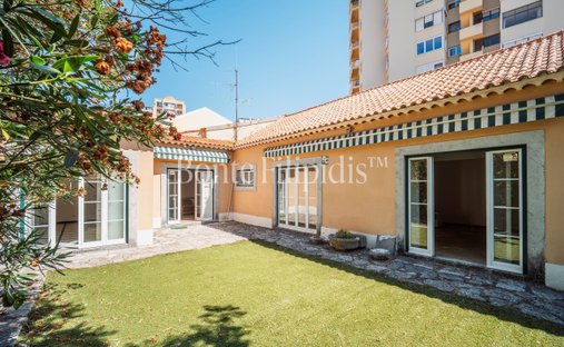 Villa a Penha de Franca, Lisbona, Portogallo 1