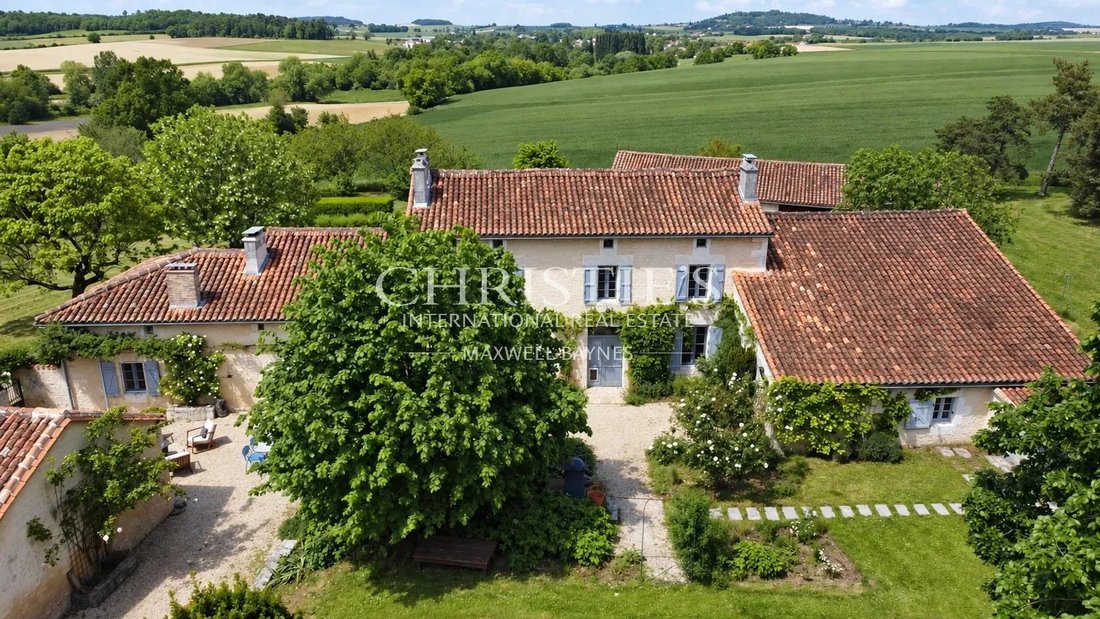Maison à Magnac-Lavalette-Villars, Magnac-lès-Gardes, France 1 - 16042480