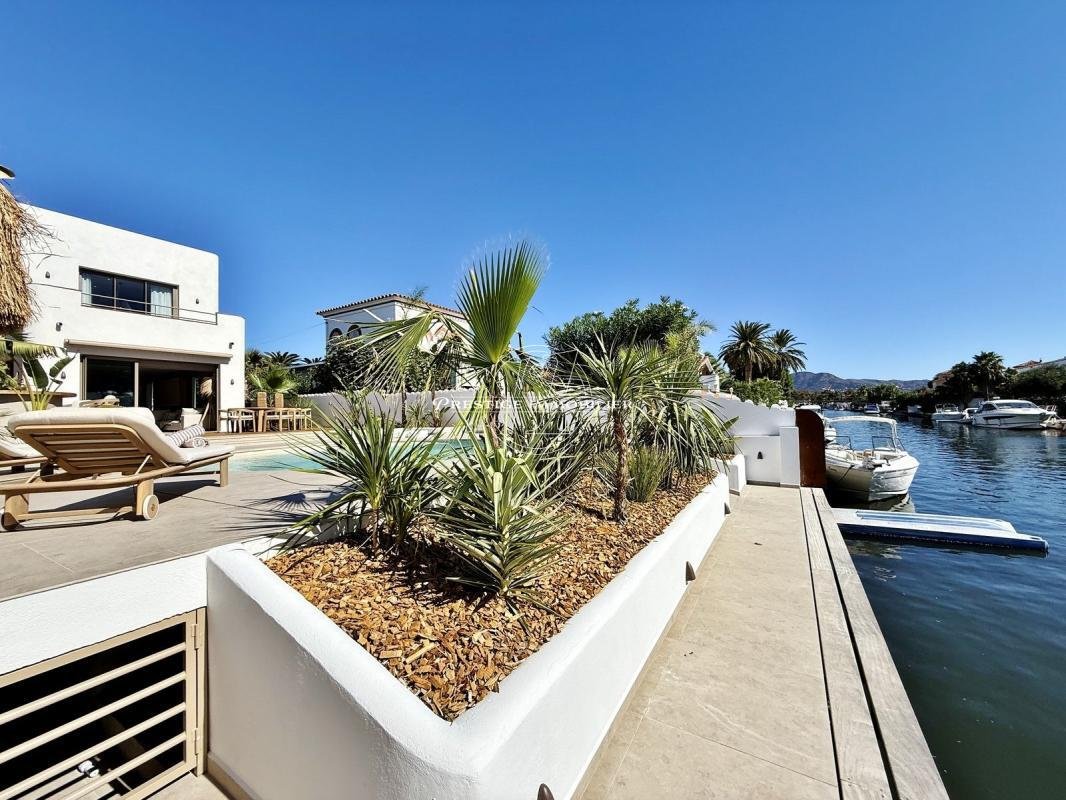Villa in Empuriabrava, Catalonia, Spain 4 - 16544666