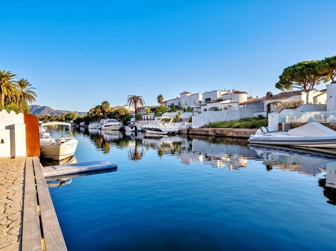 Villa in Empuriabrava, Catalonia, Spain 3 - 16544666