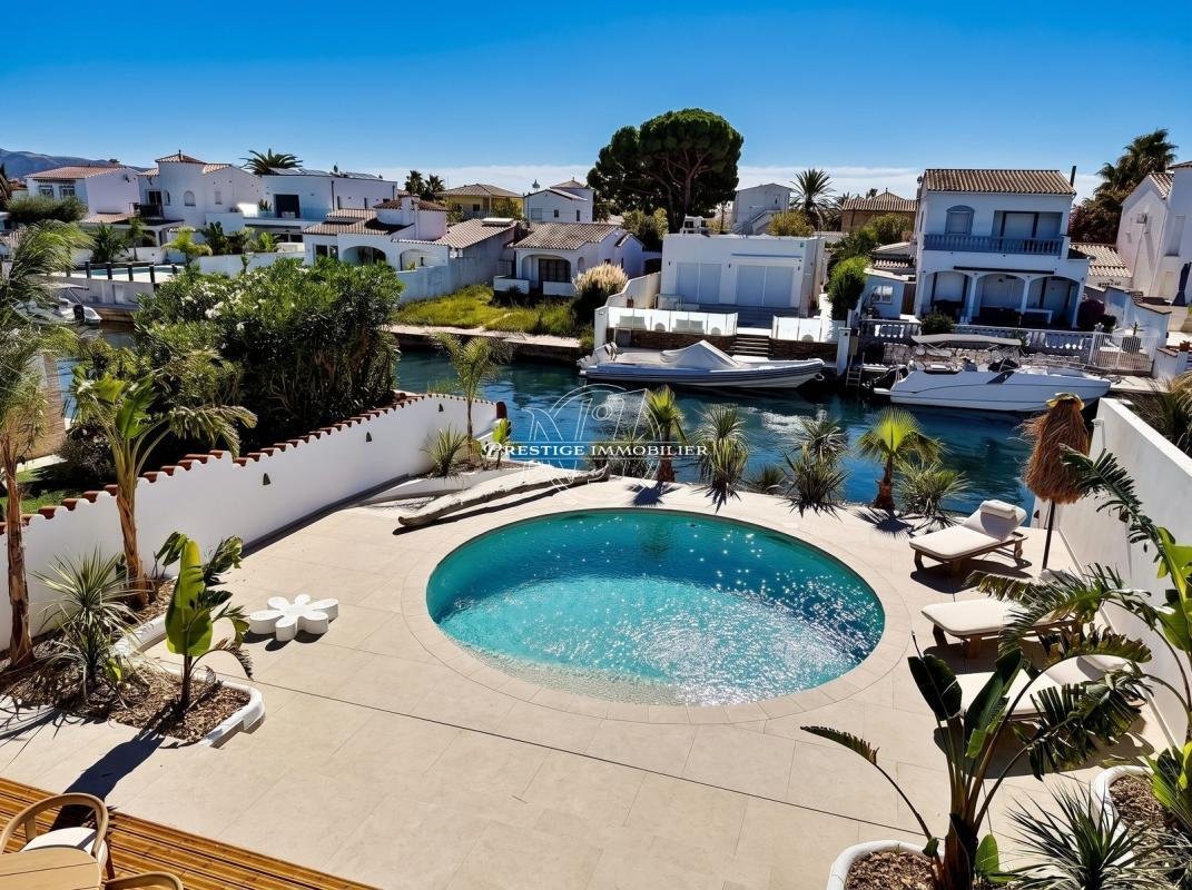 Villa in Empuriabrava, Catalonia, Spain 5 - 16544666