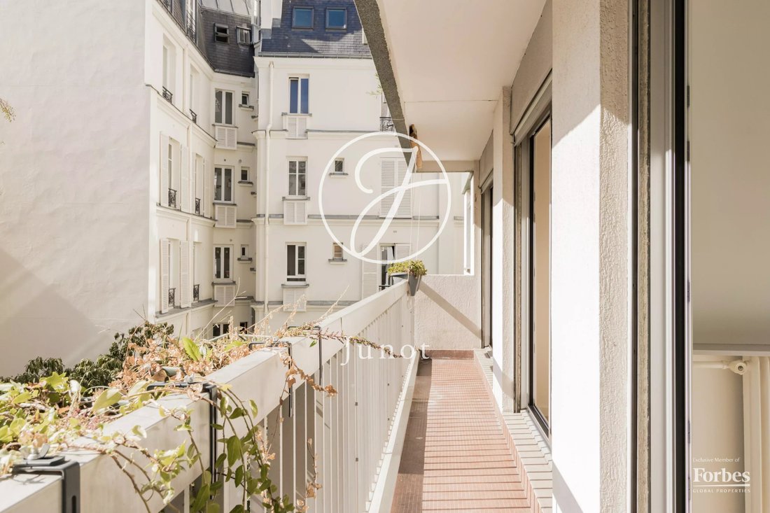 Apartment in Batignolles-Cardinet, Paris 17e Arrondissement, Paris 2 - 18928853