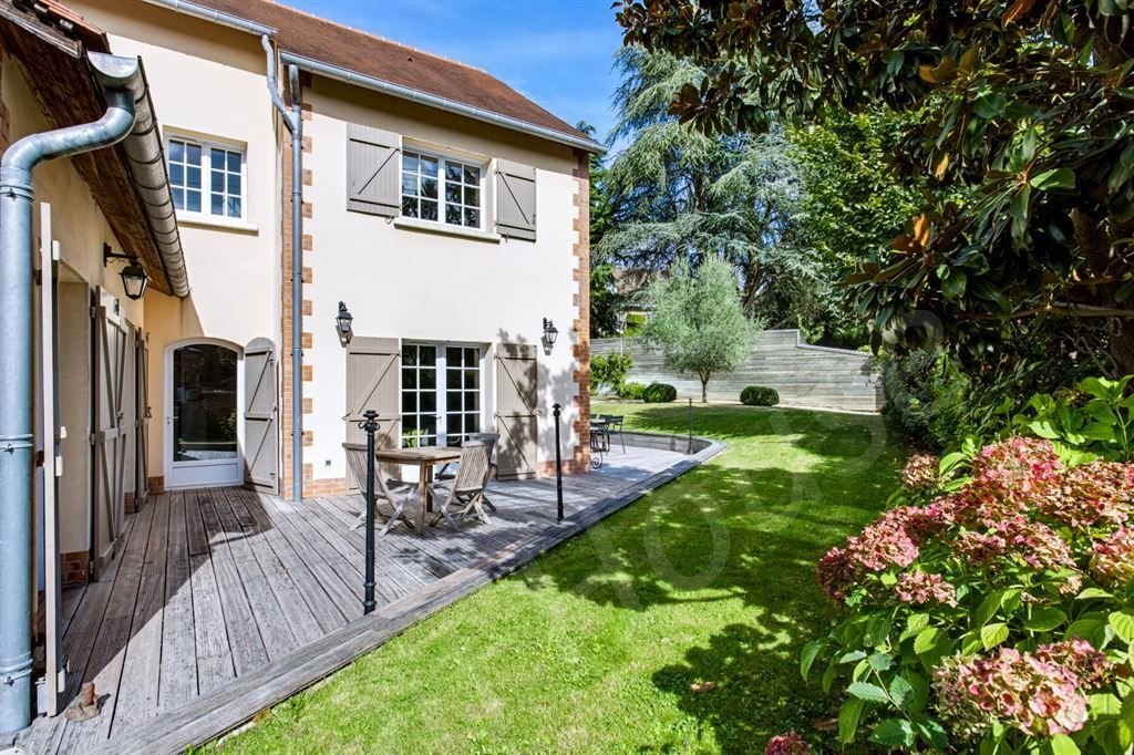 House in Côte Saint Louis, Garches, France 5 - 18901148