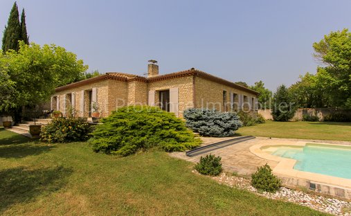 Estate in Zone Rurale Sud, Carpentras, France 1