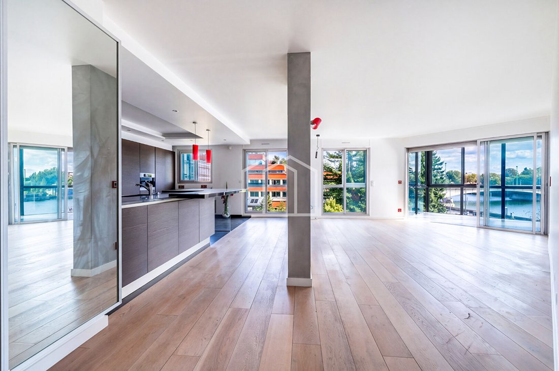 Apartment in Plateau Ouest, Suresnes, France 1 - 18929067