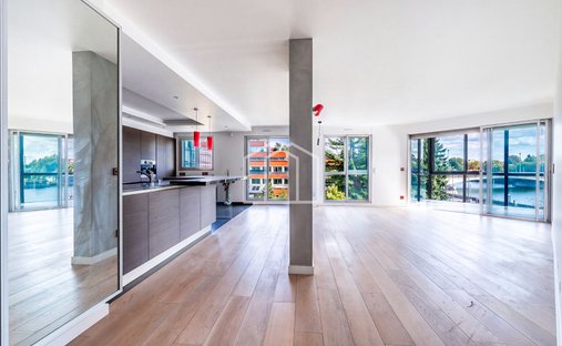 Apartment in Plateau Ouest, Suresnes, France 1