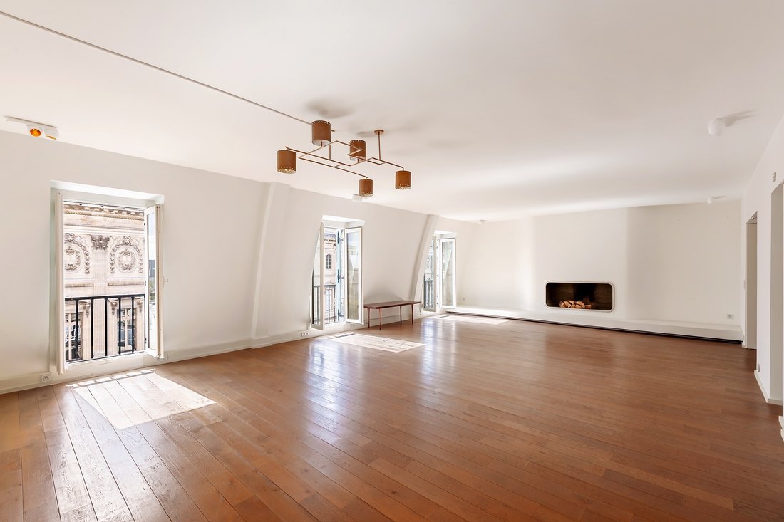 Apartment in Saint Germain l'Auxerrois, Paris 1er Arrondissement, Paris 4 - 18929497