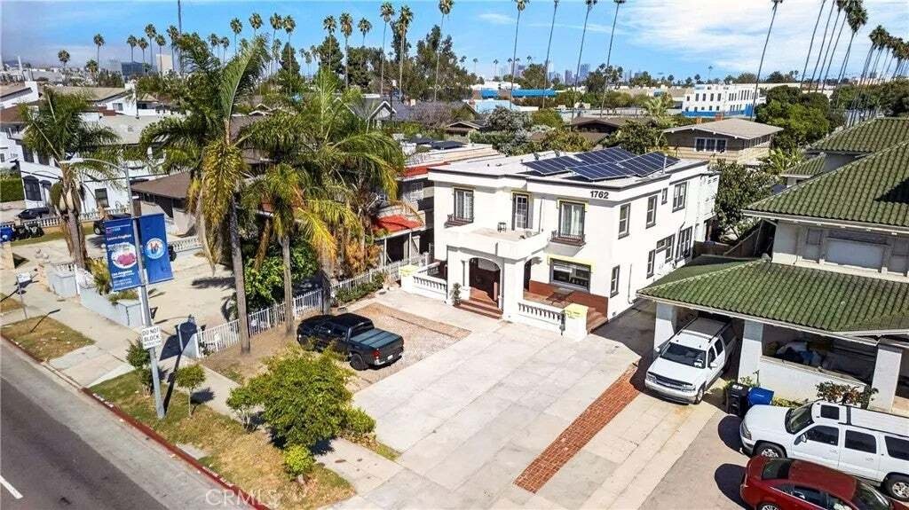 Los Angeles, California, United States 5 - 18928639