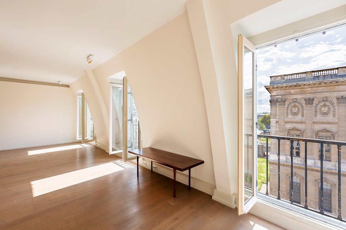 Apartment in Saint Germain l'Auxerrois, Paris 1er Arrondissement, Paris 2 - 18929497