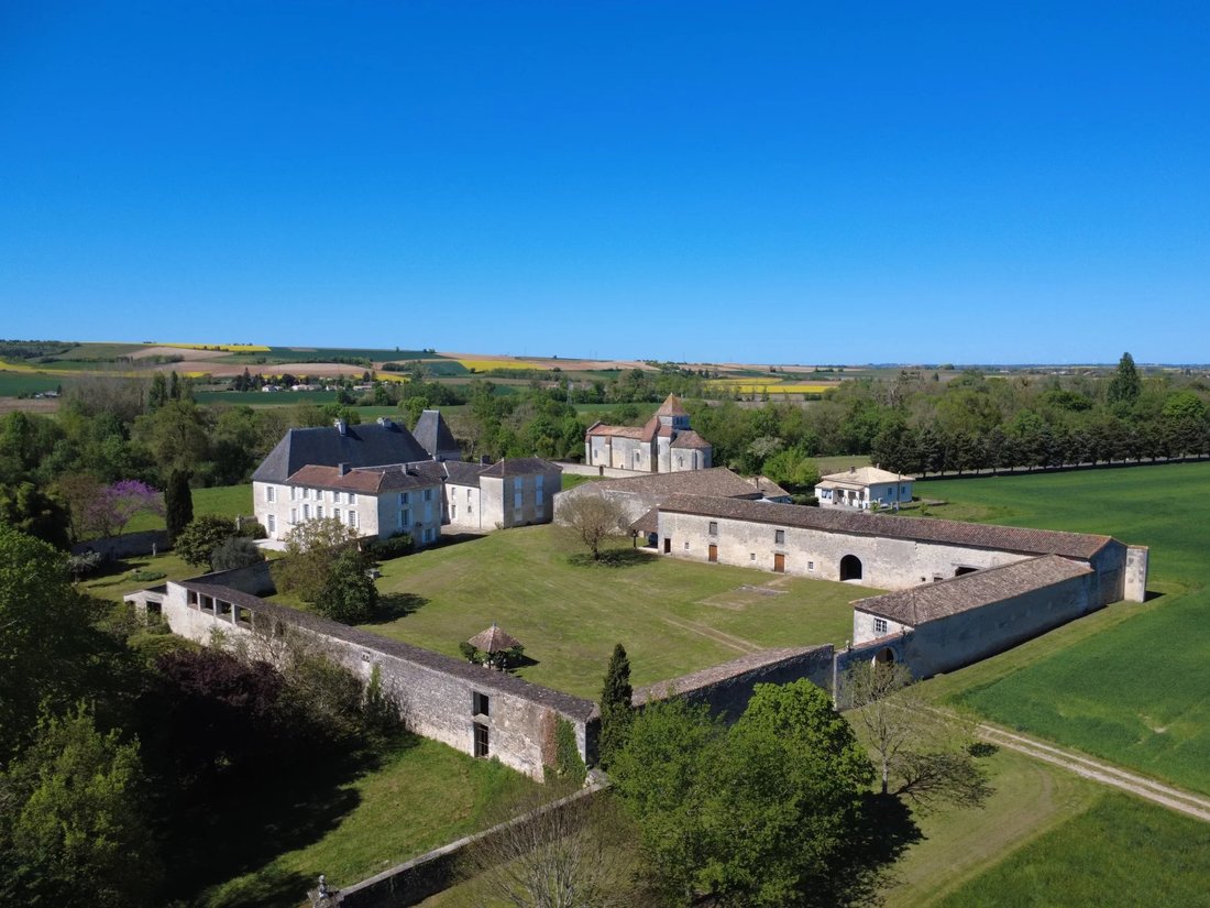 Castle in Balzac, Nouvelle-Aquitaine, France 1 - 18929080