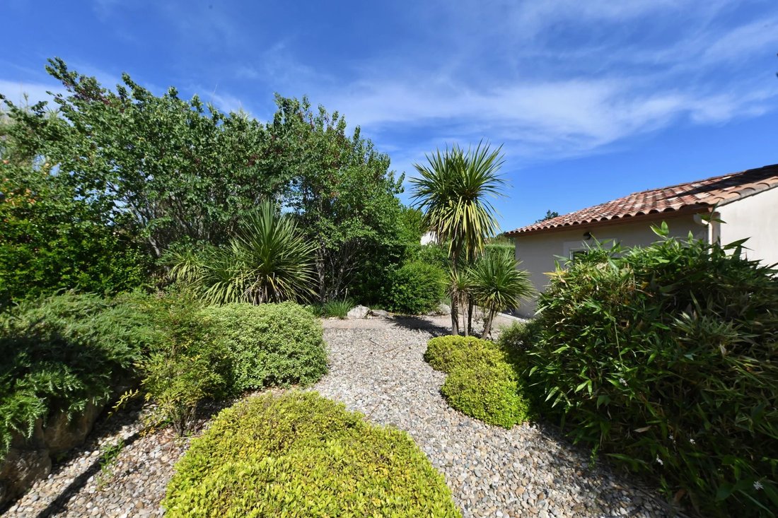 Estate in Uzès, Occitania, France 3 - 18929074