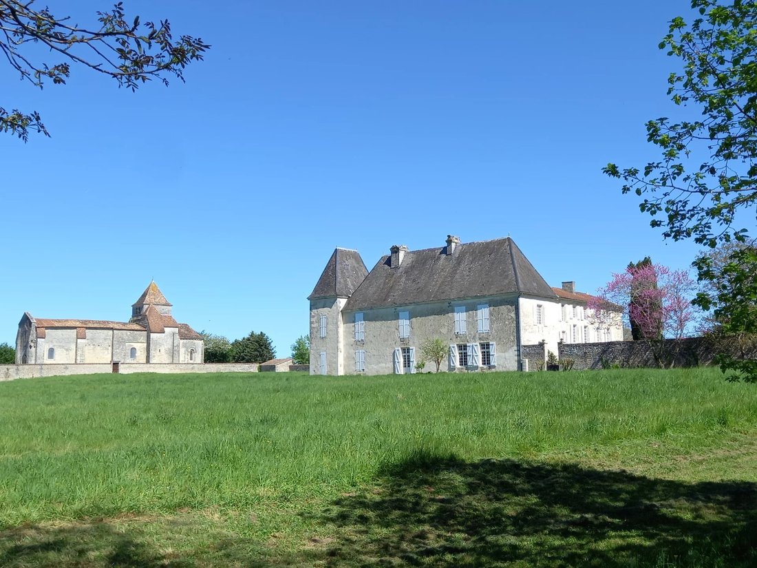 Castle in Balzac, Nouvelle-Aquitaine, France 4 - 18929080