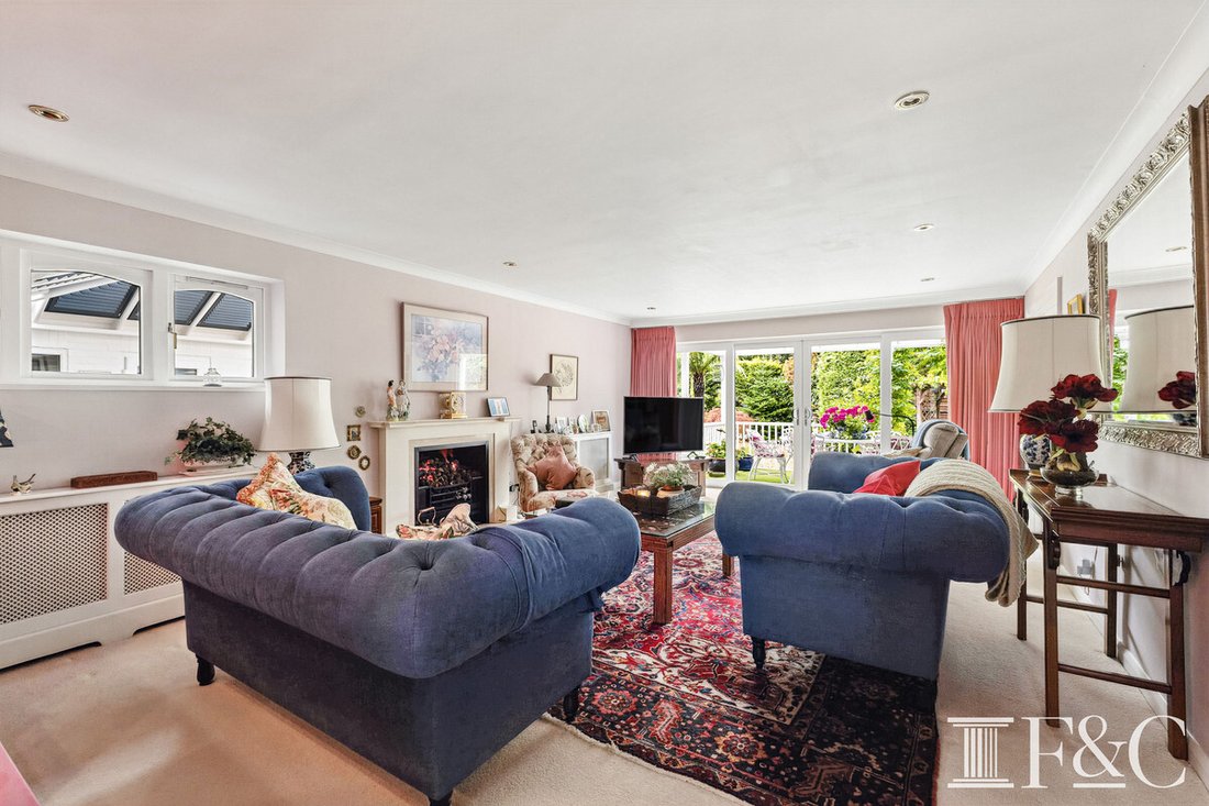Bungalow in Fairmile, Elmbridge, England 5 - 18928708