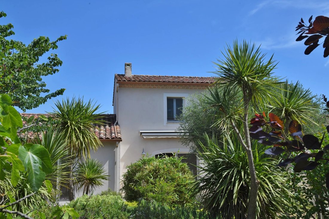Estate in Uzès, Occitania, France 1 - 18929074