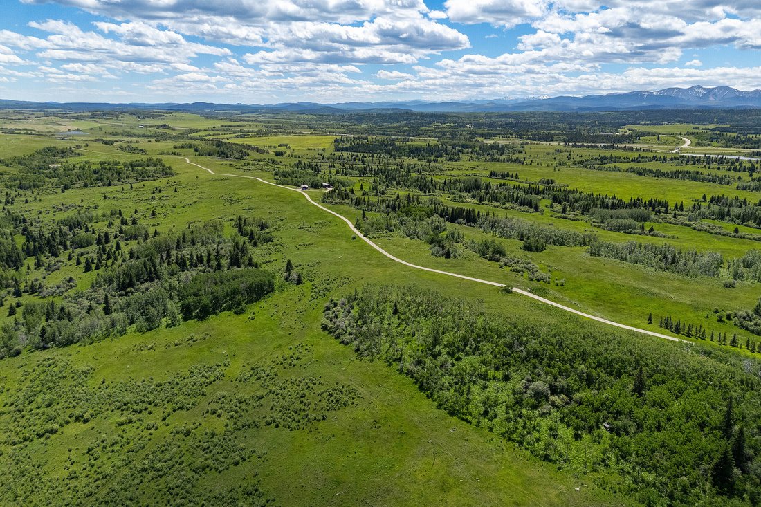Farm Ranch in Cheneka, Alberta, Canada 4 - 18929486
