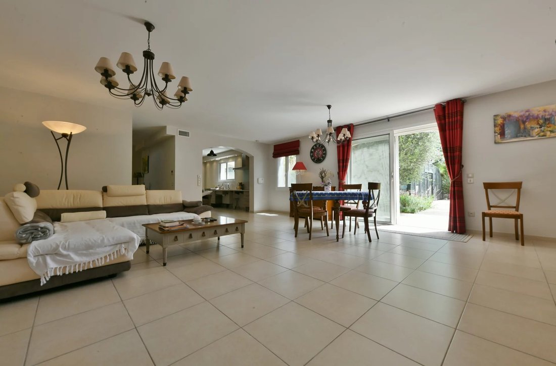 Estate in Uzès, Occitania, France 2 - 18929074