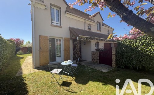 House in Bois de Notre Dame, Marolles-en-Brie, France 1