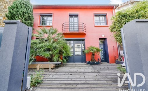 House in Anatole France, Le Plessis-Robinson, France 1