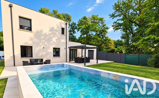 House in Germigny-l'Eveque, Ile-de-France, France 1